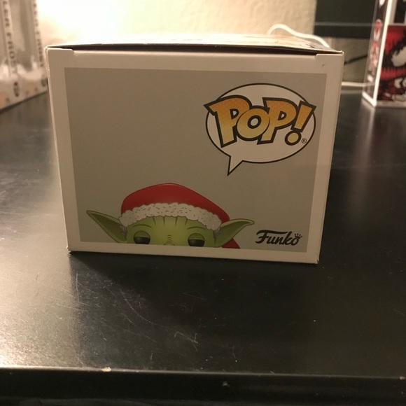 *Error* Yoda Holiday Funko Pop - Picture 5 of 7